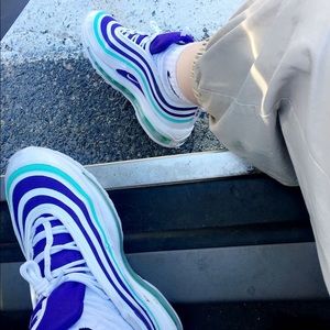 Barley worn. Woman’s 8.5